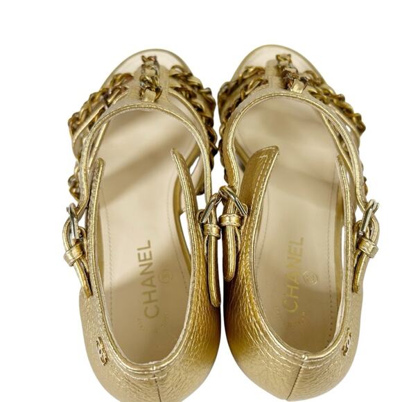 CHANEL Gold Metallic Leather Chain Accent Interlocking CC Flat Sandals - Picture 8 of 14